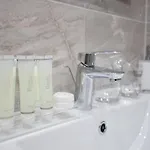 4 You In Apartment Split