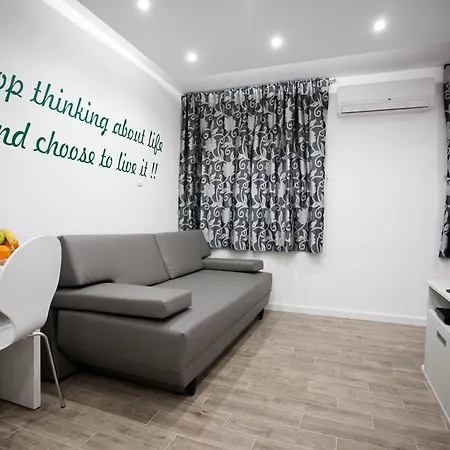 4 In Apartament *