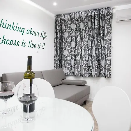 Apartament 4 In *